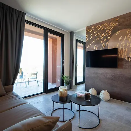 アパートホテル Piccola Maesta' Boutique 4*