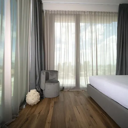 Piccola Maesta' Boutique チヴィタノーヴァ・マルケ